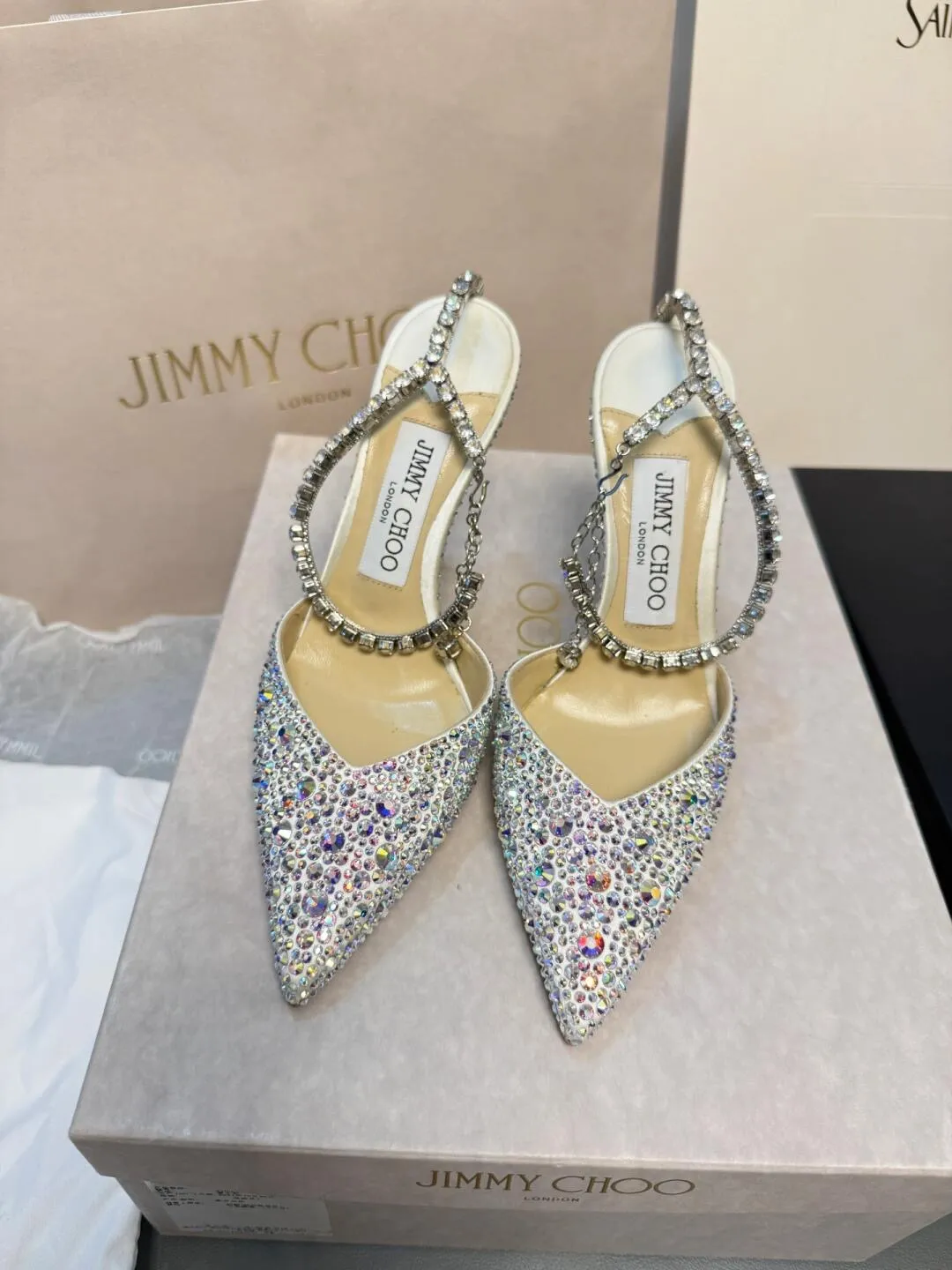 👟👟Ex-factory price 680👟👟 Jimmy Choo/Jimmy Choo classic diamond chain pointed toe crystal high-heeled sandals. Excellent crystal shoes, so beautiful that you can't take your eyes away. The shape of the shoes is very delicate, not too narrow and long. The internal space is sufficient, allowing the toes to relax enough. The rhinestones outline a charming arc on the instep, which is simply beautiful. It has a 360-degree surrounding fairy atmosphere, gorgeous but not exaggerated! ! The fabric is made of imported silk, with imported sheepskin lining. Customized A-grade Italian genuine leather sole. Heel height: 6.5 or 8.5. Size: 35-40 (41, 42, 43 customized, non-refundable)